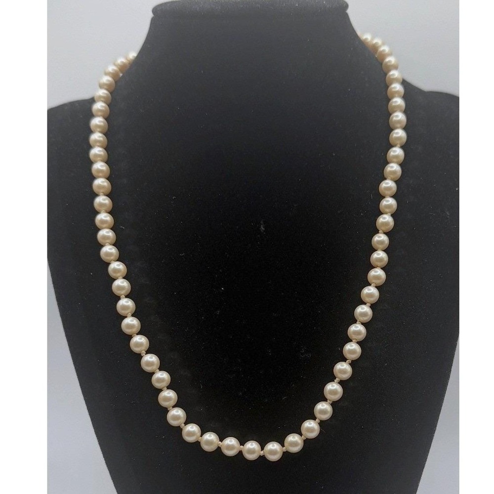 Vintage‎ Marvella Petite Hand Knotted Faux Pearl 18" Necklace